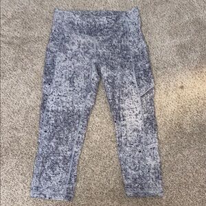 Lululemon grey and white pattern cropped leggings!